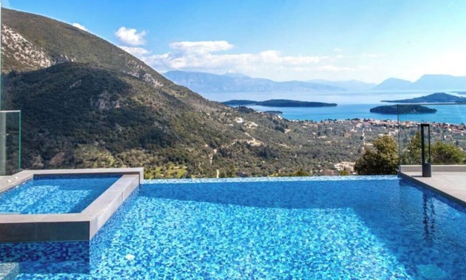 Nidri Villa | Villa "Desun Suites Grey" with Sea View, Pool & Wi-Fi
