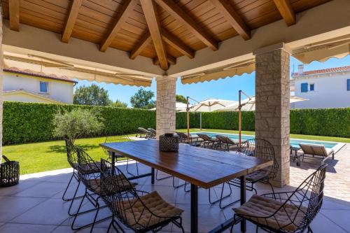 Kastelir-Labinci Villa | Villa Dionis