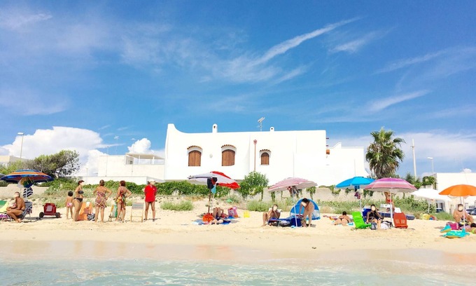 Torre Lapillo Villa | Villa directly on the beach with sea view (TL43)