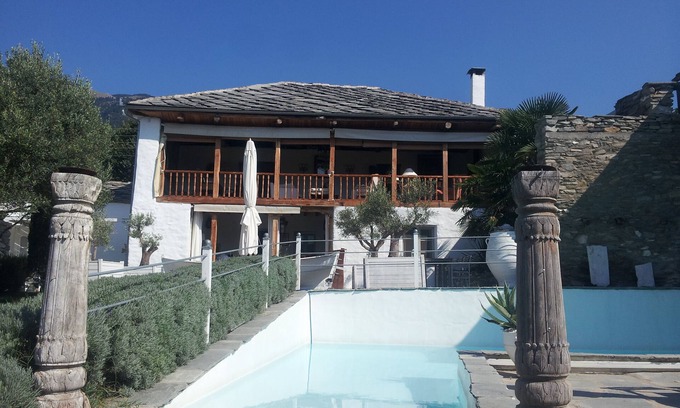 Pieres Villa | Villa Domatia 15 minutes from the sea