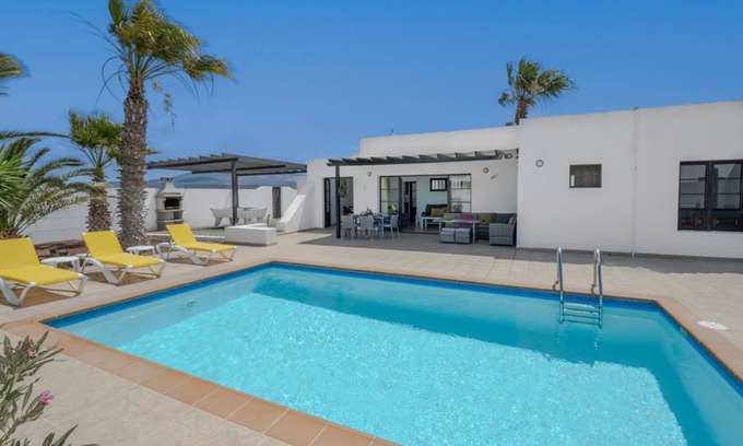 Playa Blanca Villa | Villa Dulce Vista - 3 bedrooms, Heated Private Pool, with Mountain Views