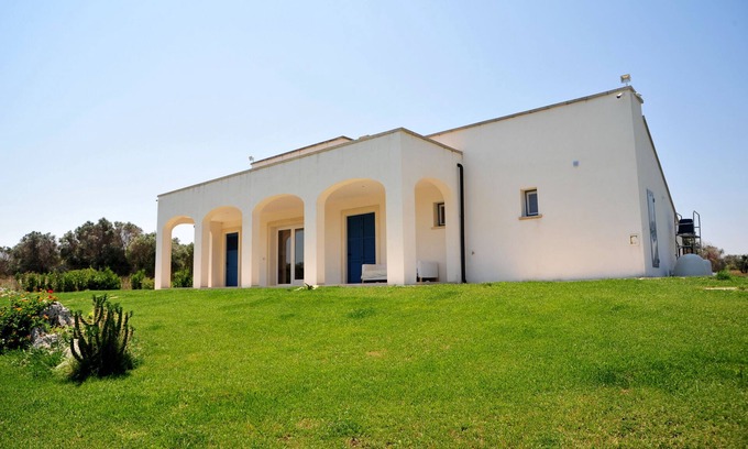 Otranto Villa | Villa 'Elegante A Otranto' with Shared Terrace, Wi-Fi and Air Conditioning