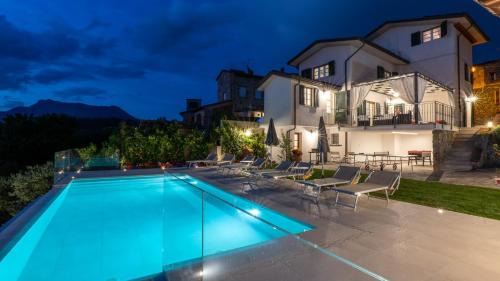 Pieve a Elici Villa | VILLA ELENA 9&1, Emma Villas