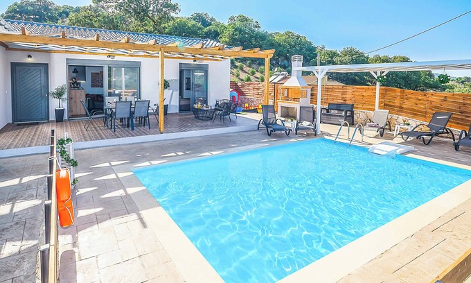 Monopari Villa | Villa Eleonas - Three Bedroom Villa, Sleeps 7