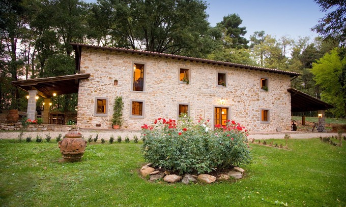 Poppi Villa | Villa Elisabetta close to Florence, private pool, park fenced