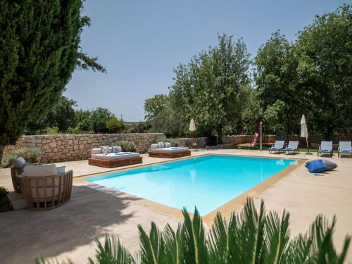 Prines Villa | Villa Ellie - heated pool, playground, garden & BBQ!