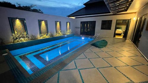 Bentong House | Villa Emerald: 3 Bedroom Pool Villa Near River