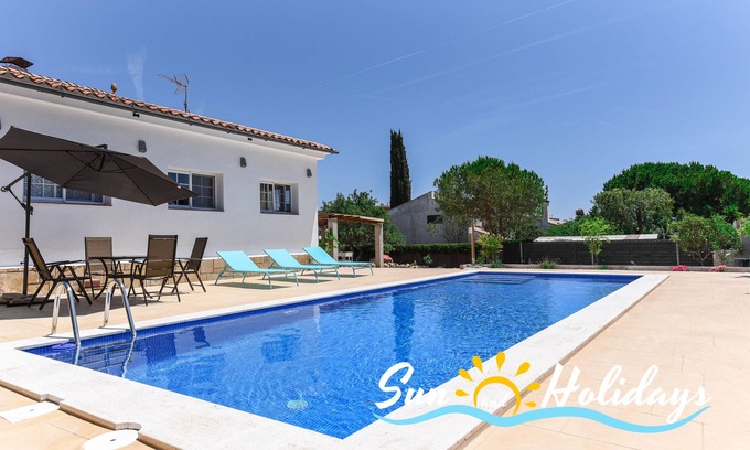 El Vendrell Villa | Villa Emilie with private pool 650m from the beach