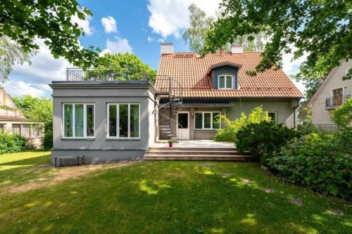 Kadriorg Villa | Villa Ernesaks - Private yard and grill