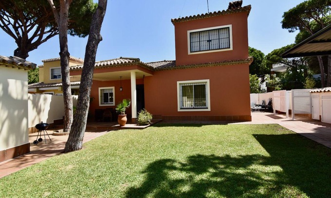 Chiclana de la Frontera Villa | Villa with amazing location! 500m to the beach
