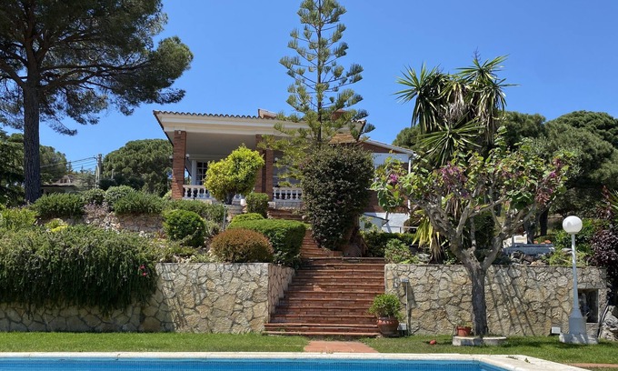Sant Cebria de Vallalta Apartment | Villa with private pool and incredible views