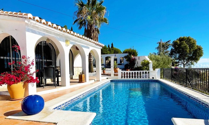 Competa Villa | Villa "Esparragueras" with Sea View, Pool and Wi-Fi