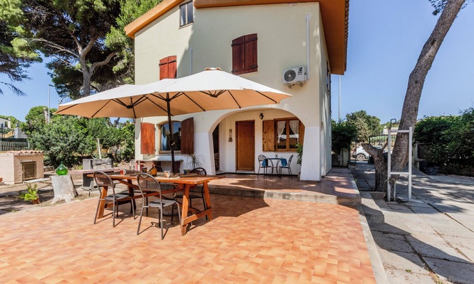 Porto Pino Villa | Villa Etnic Eloise just steps from Porto Pino long beach