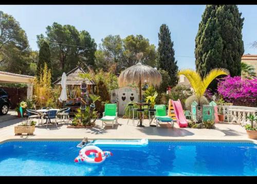 Casas de Torrat House | VILLA EVA ASIANA GUESTHOUSE With SHARED POOL