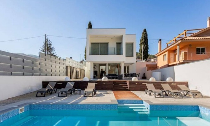Canyelles Villa | Villa Familiar de Lujo con Piscina en Pleno Garraf