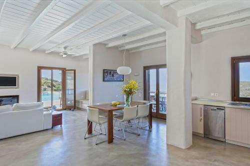Vourkari Villa | Villa Faros Vourkari Kea with private pool and stunning views