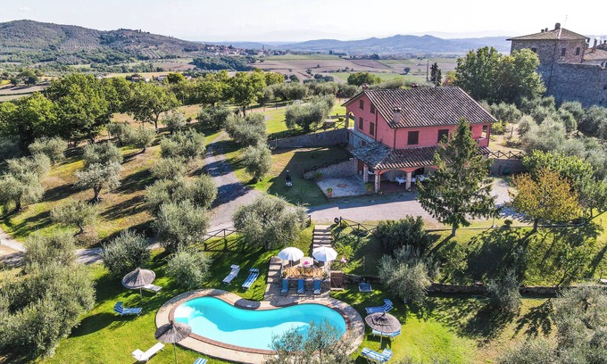 Panicale Villa | Villa for 23 persons with private garden & pool on the Umbria/Tuscany border