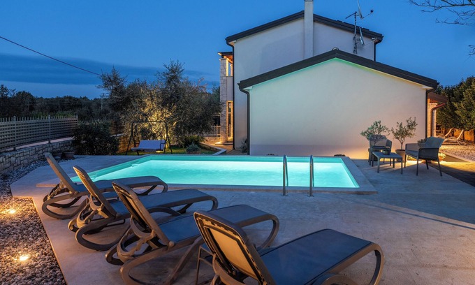 Visnjan Villa | Villa for 4 persons near Poreč, with garden and a pool with salt water.