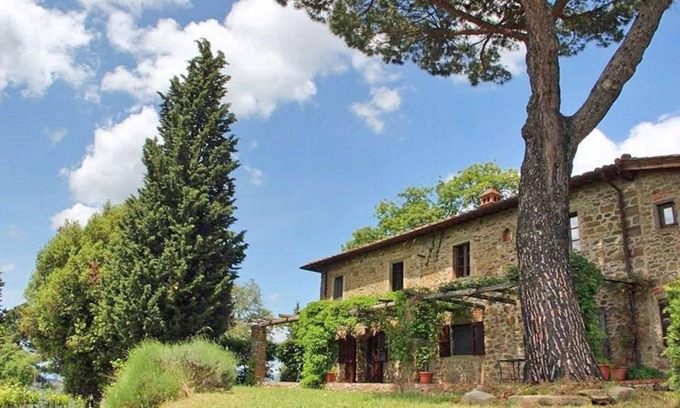 Pieve a Presciano Villa | Villa for 6 with pool and close to a Tuscan village.