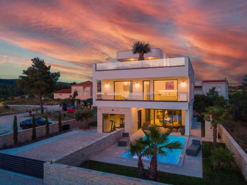 Ljubac Villa | Villa Four Seasons Seaside B with heated pool and jacuzzi, Zadar