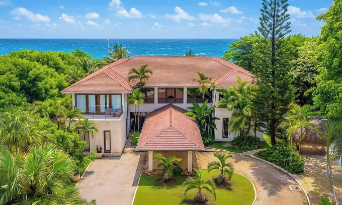 Cabrera Villa | Villa FrentePlaya Chef| Jacuzzi|Starlink|CamasKing