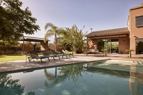 Alikianos Villa | Villa Fuerte Chania - Including Two 7-seater Vans, Airport Shuttle