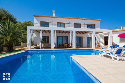 Urbanitzacio la Fustera Villa | Villa Fustera by Abahana Villas