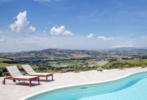 Montelupone Hotel | VILLA GARULLI