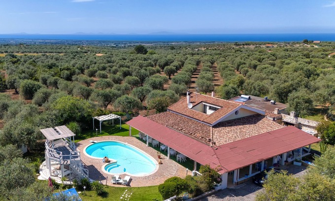Sorso Villa | Villa 'Geridu Luxury Con 4 Camere' with Private Pool, Wi-Fi and Air Conditioning