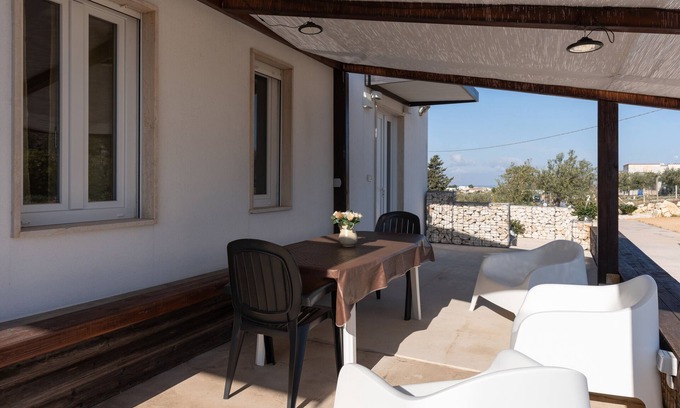 Alcamo Villa | Villa 'Giulia' with Sea View, Wi-Fi and Air Conditioning