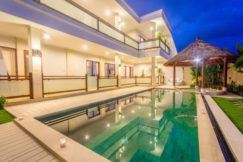 Padonan Villa | Villa Golden Palm Bali Canggu- HUGE luxe 2-storey villa