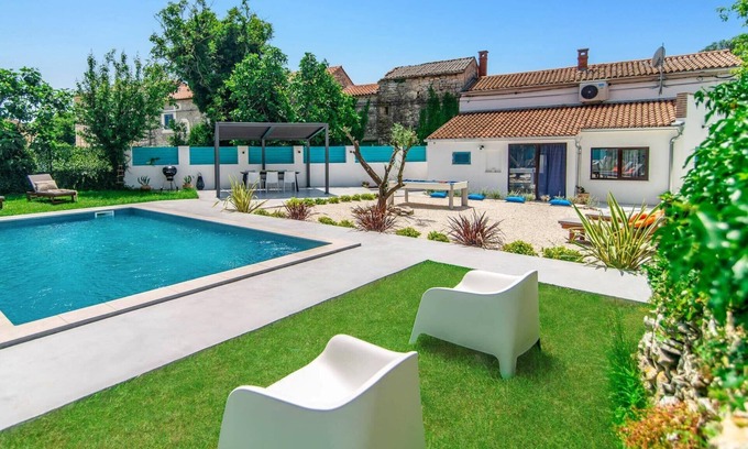 Butkovici Villa | Villa Gravisi by Villa Plus