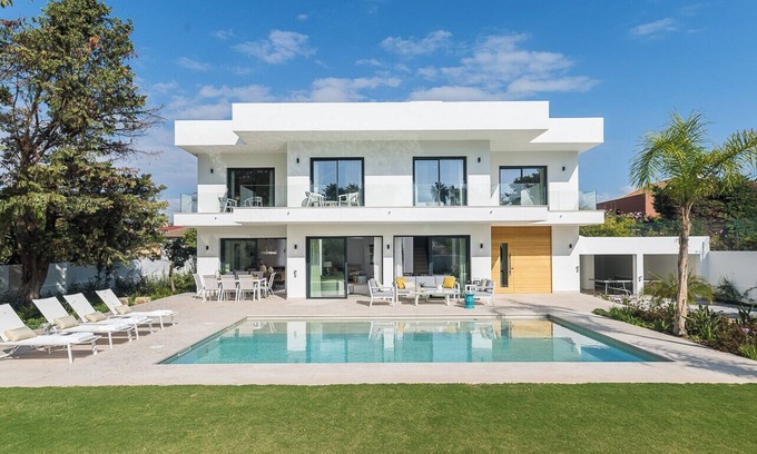 Guadalmar Apartment | Villa Guadalmar I - Six Bedroom Apartment, Sleeps 12