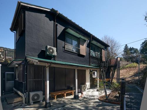 Hakone Villa | Villa Hakone Kabuto 古民家旅館 150平米 バス停迄一分 準天然温泉 最大12名