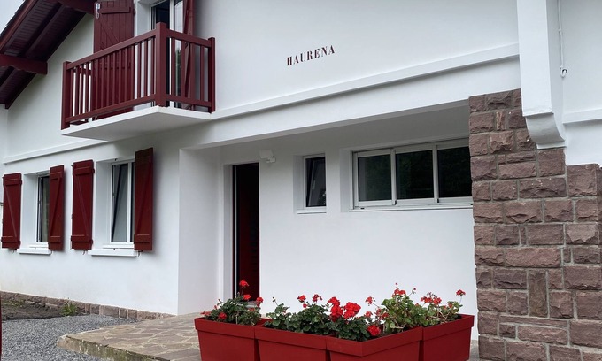 Saint-Pee-sur-Nivelle House | Villa HAURENA