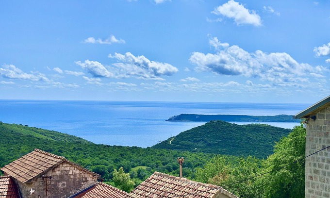 Klinci Villa | Villa HESTIA-Spacious 2-storey villa with 4 bedrooms, 2 bathrooms,a full kitchen