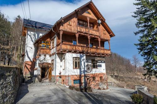 Srebrna Gora Bed & Breakfast | Villa Hubertus