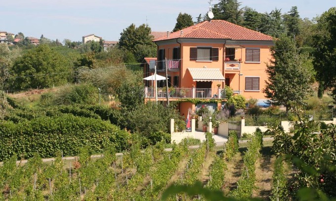 Montecalvo Versiggia Apartment | Villa I Due Padroni, two apartment House - Apartment Loggione
