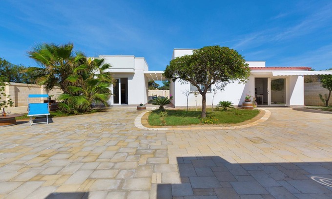 Specchiarica Villa | Villa Il Fenicottero Salentino by BarbarHouse