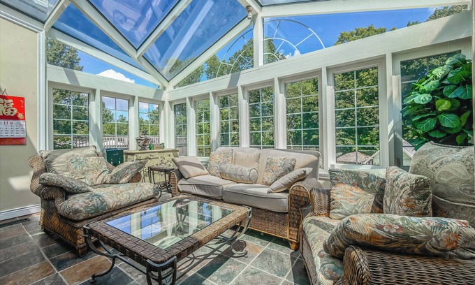 Aurora Villa | Villa in Aurora Near Couple Golf Course