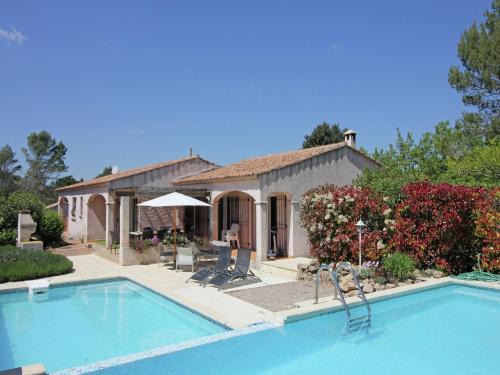 Bagnols-en-Foret Villa | Villa in Bagnols near Sea with Pool