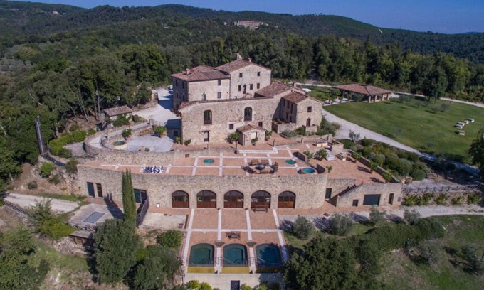 Monticiano Villa | Villa in Castello Di Tocchi with 14 bedrooms sleeps 28