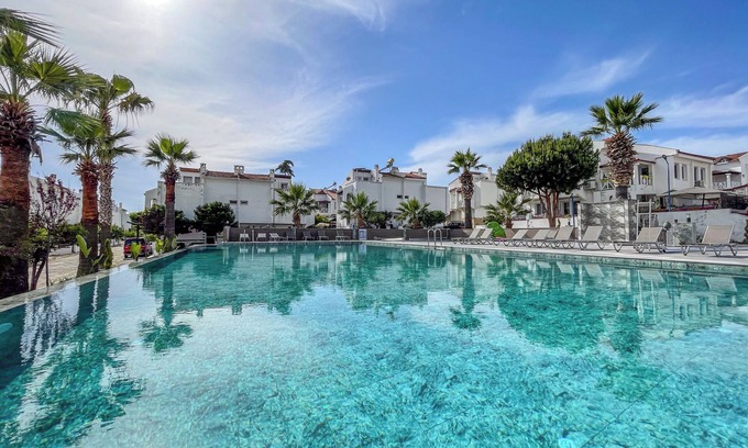 Kadnlar Denizi Mahallesi Villa | Villa in Complex with Garden & Shared Semi Olympic Swimming Pool in Kusadasi
