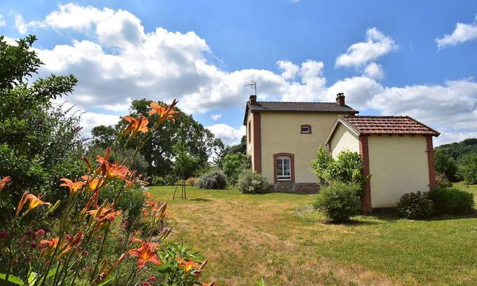 Crux-la-Ville House | Villa in Crux-la-Ville near Morvan Park