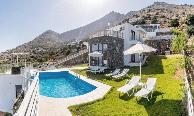 Agios Nikolaos House | Villa in Elounda with Ocean Views & Pool