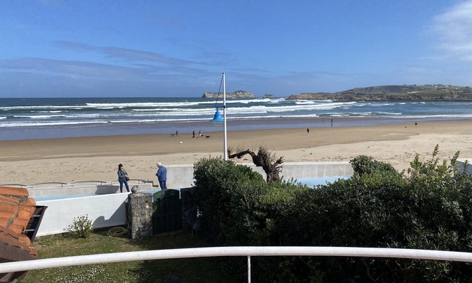Suances House | Villa in first line of beach with spectacular views.