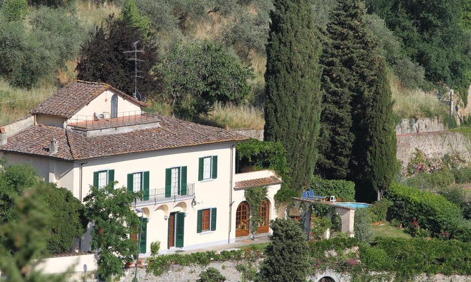 Florence Villa | Villa in Florence - No Car Needed, Terrific Views. Exclusive Pool, Garden, Wi-Fi