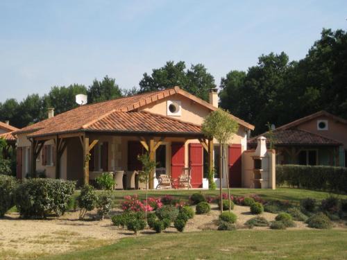 Les Forges Villa | Villa in France with Garden & Barbecue