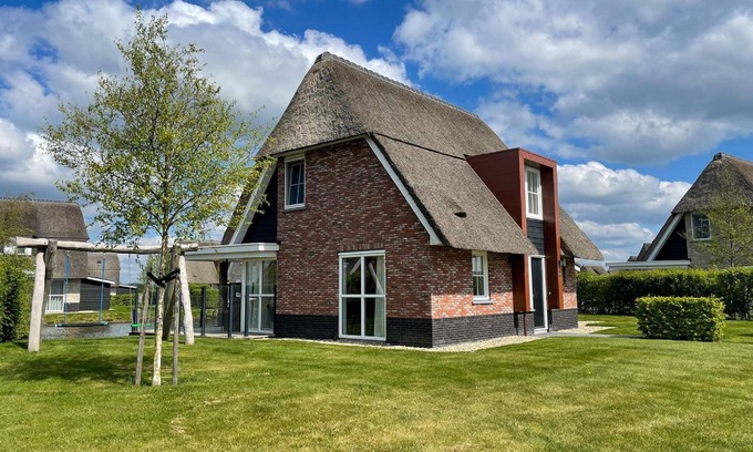 Delfstrahuizen Villa | Villa in Friesland with Jacuzzi and Sauna