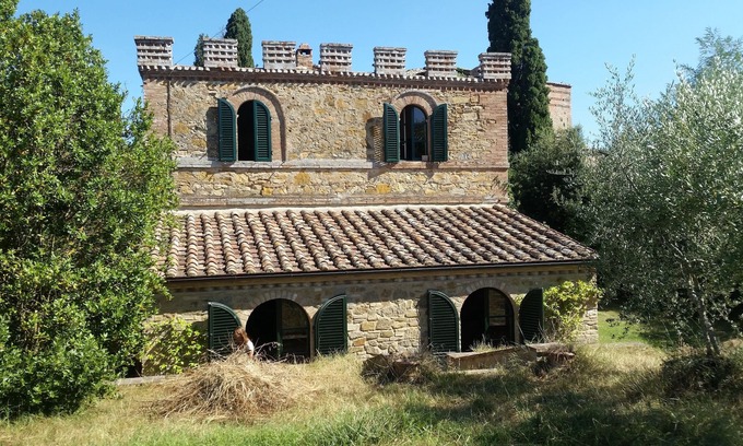 Montalcino Villa | Villa in front of Montalcino nearby Verdelli Castle
